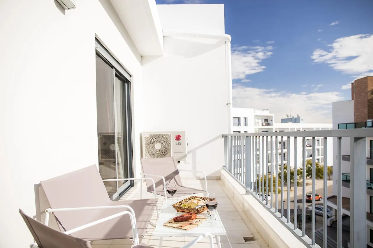 B04 - Luxury 2 Bed W Terrace Pool Apartment Lagos